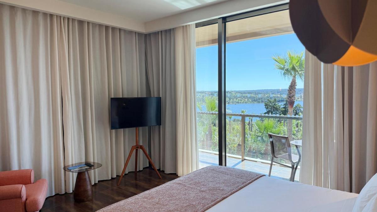 Uma cama ou camas num quarto em AP Lago Montargil - Conference & SPA