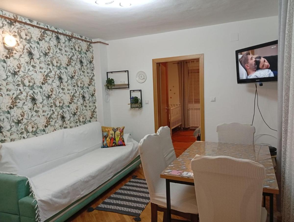 Apartman sa garažom i internetom - Hizvo