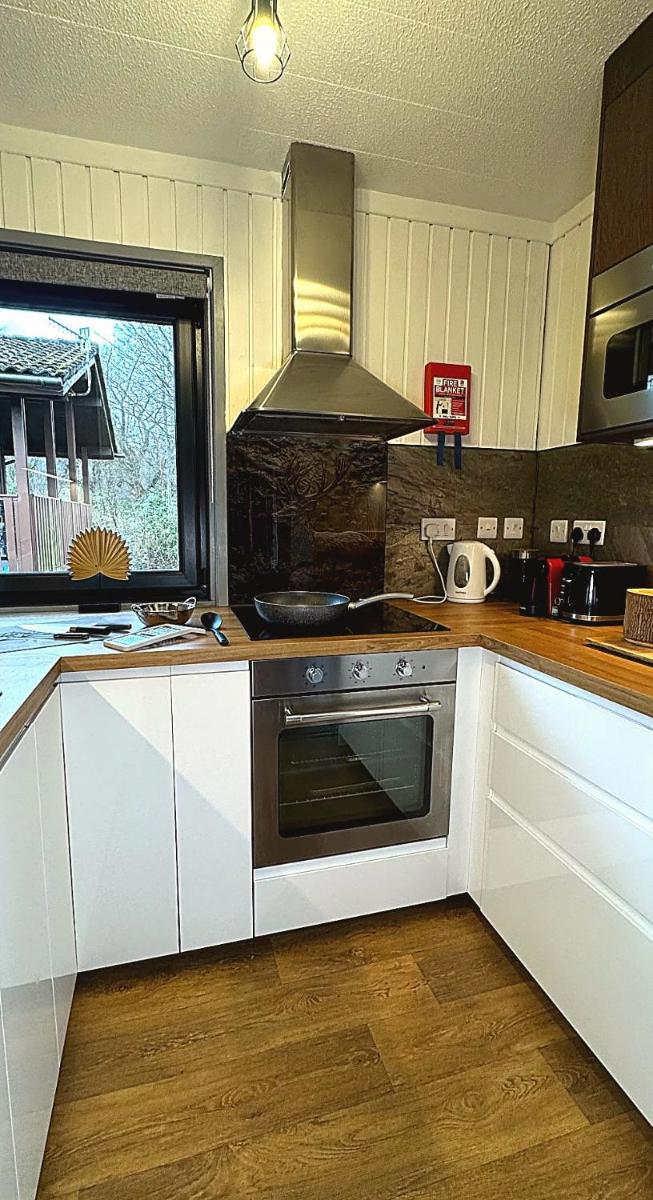 Wooden Cosy Retreat Hunters Quay - Housity