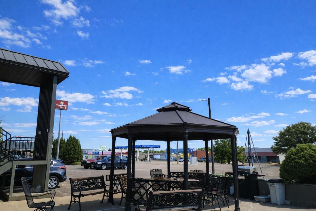 Sundowner Inn Forsyth I 94 - Housity