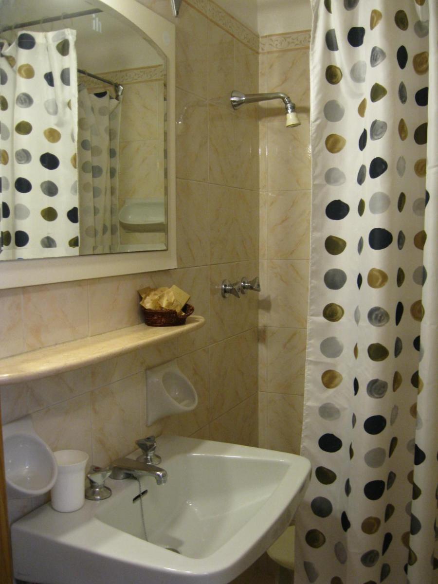 International Hotel - Housity