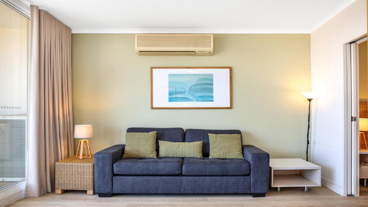 Hinterland Luxury - 1 Bedroom Hinterland View Apt - Housity