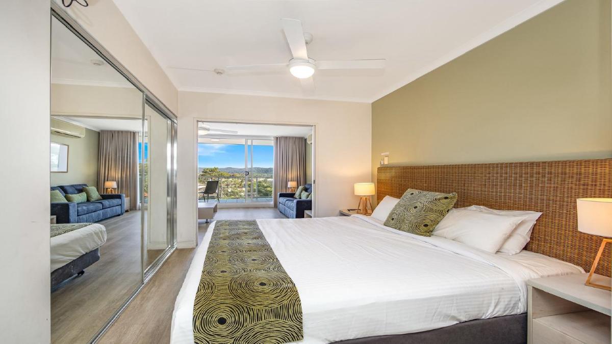 Hinterland Luxury - 1 Bedroom Hinterland View Apt - Housity