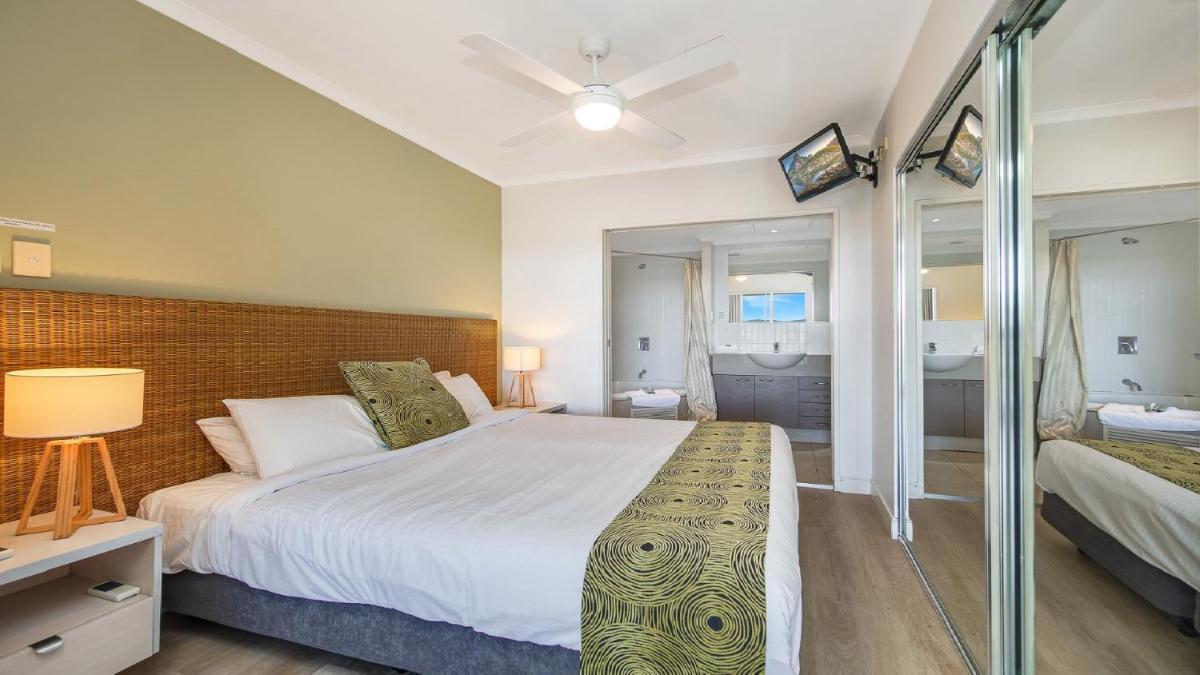 Hinterland Luxury - 1 Bedroom Hinterland View Apt - Housity
