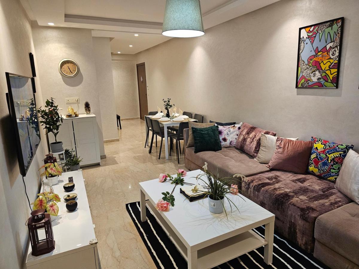 Top-Floor 3BR in Maarif, City View, AC & Parking - Hizvo