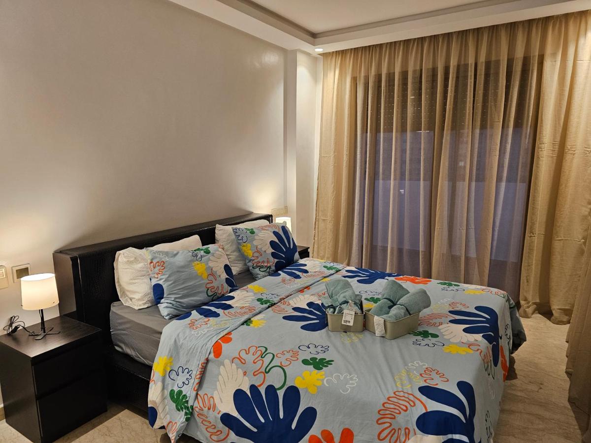 Top-Floor 3BR in Maarif, City View, AC & Parking - Hizvo