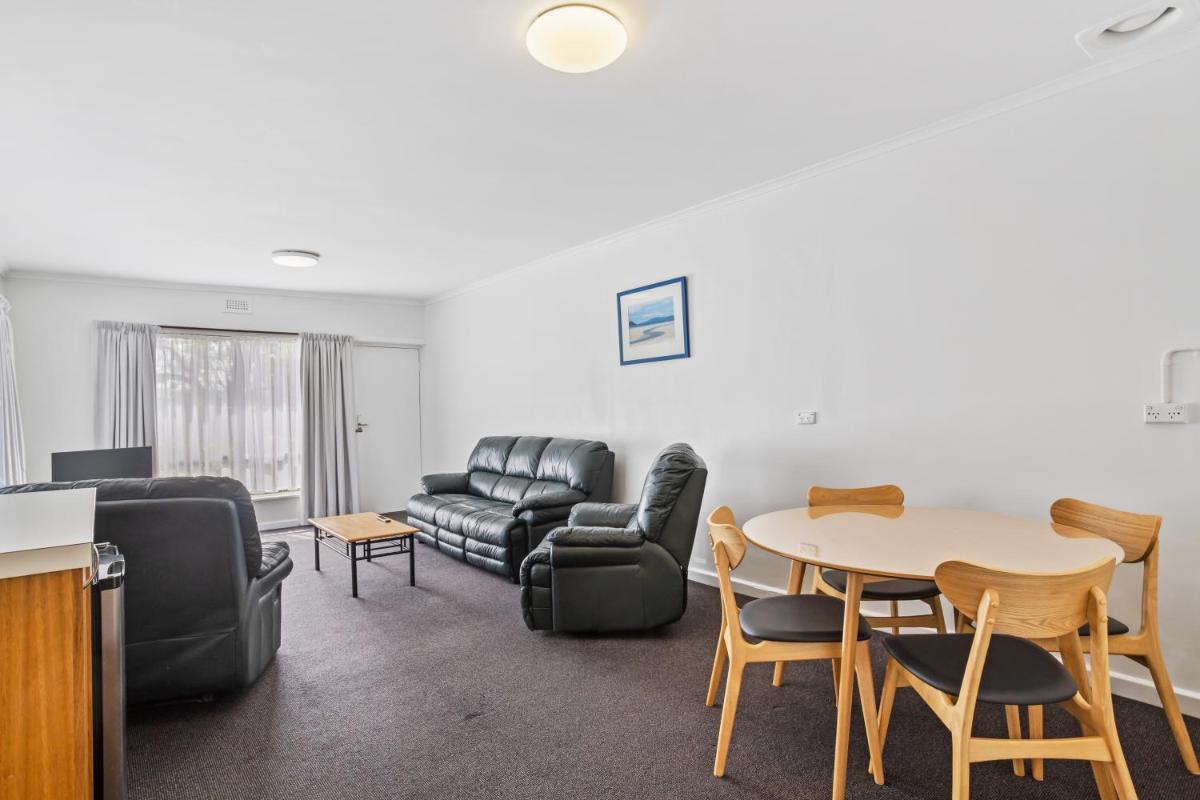 Riverfront Motel & Villas - Housity