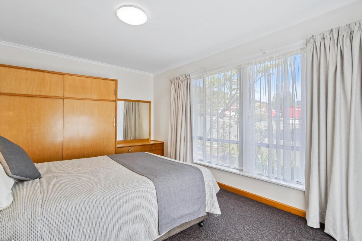 Riverfront Motel & Villas - Housity