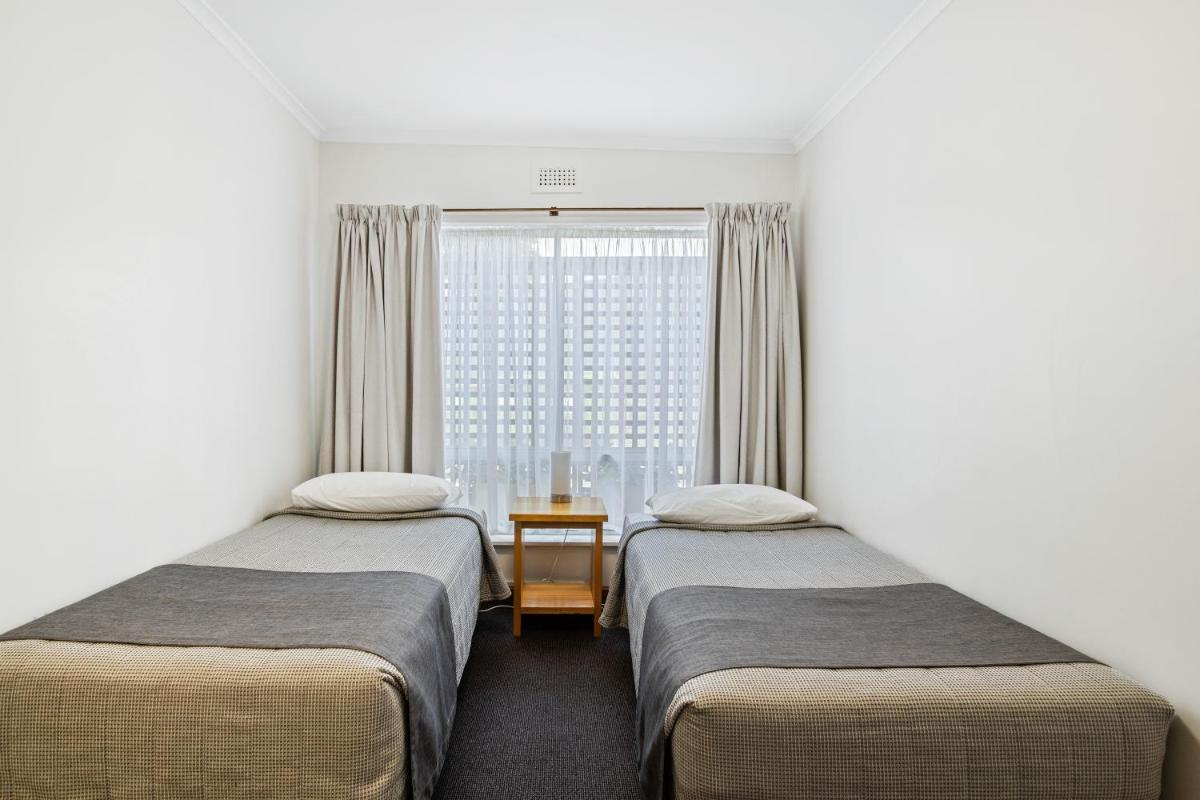 Riverfront Motel & Villas - Housity