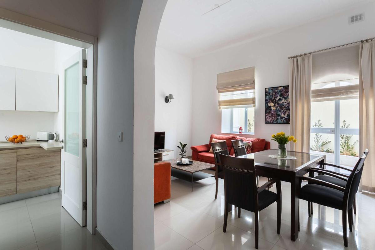 Unique Four Bedroom Townhouse One Minute Away From The Seafront - Housity