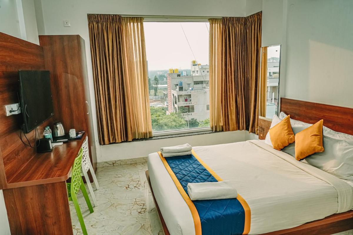 Keerthis Royal Suites Kempegowda International Airport - Housity