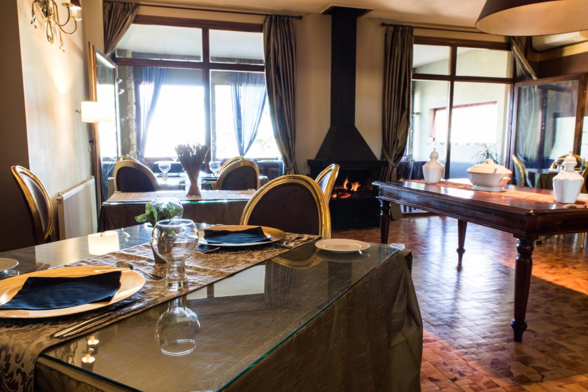Zona de estar de Hotel Cardamomo Sigüenza