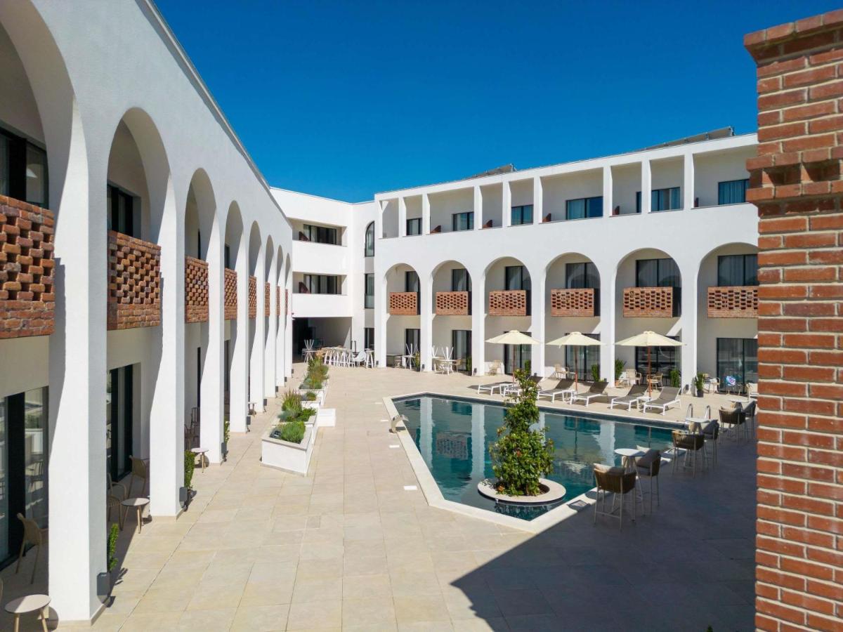Mercure Conacul Cozieni - Housity