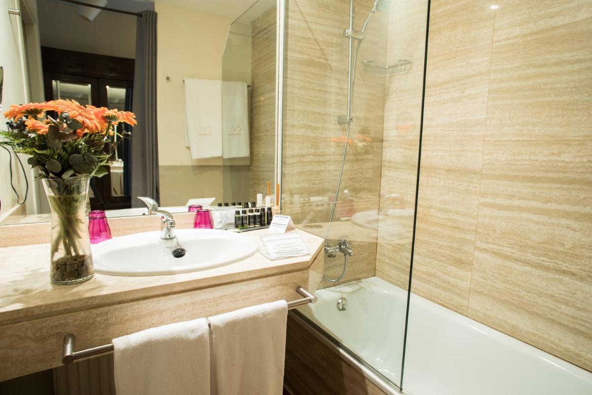 Un baño de Hotel Cardamomo Sigüenza