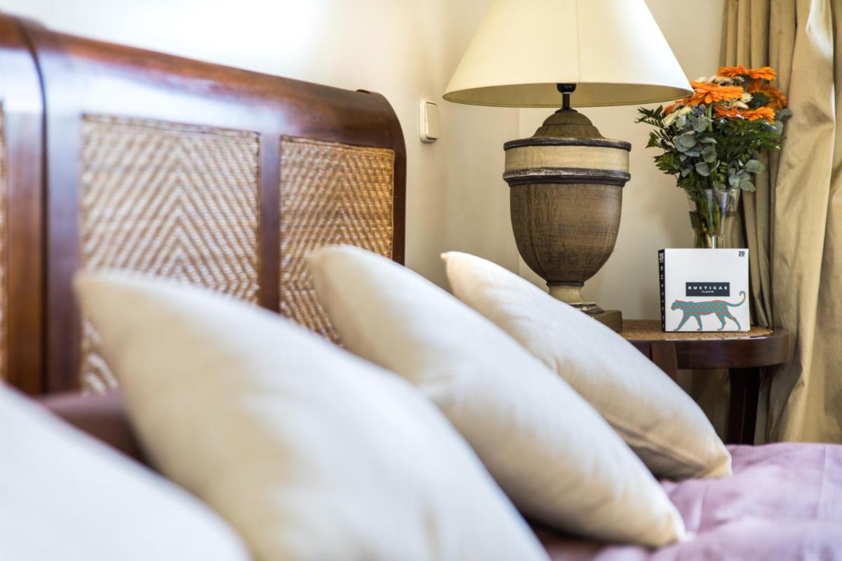 Cama o camas de una habitación en Hotel Cardamomo Sigüenza