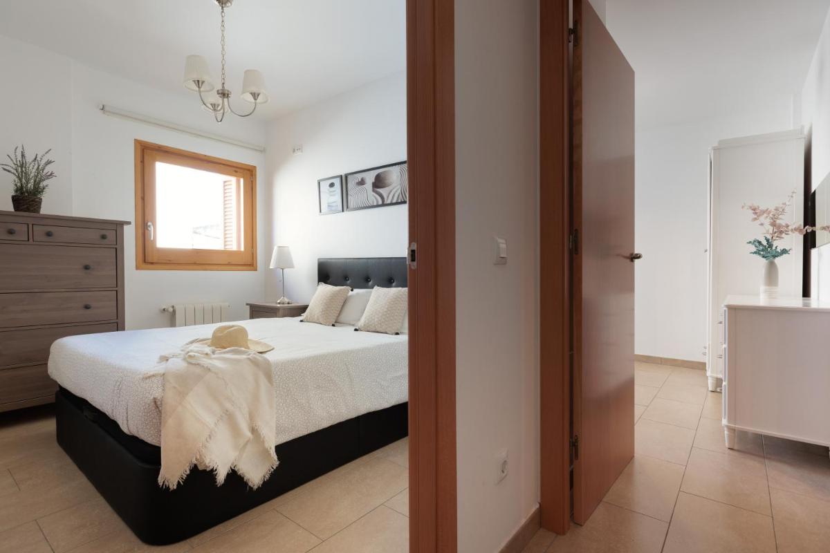 Lets Holidays Mediterranean apartment 3 minutes to the beach 2 - Housity