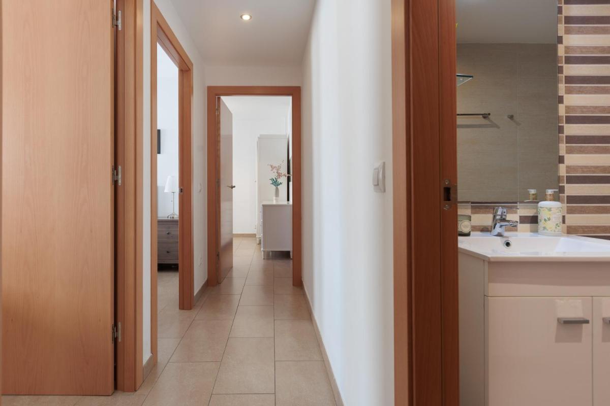 Lets Holidays Mediterranean apartment 3 minutes to the beach 2 - Housity