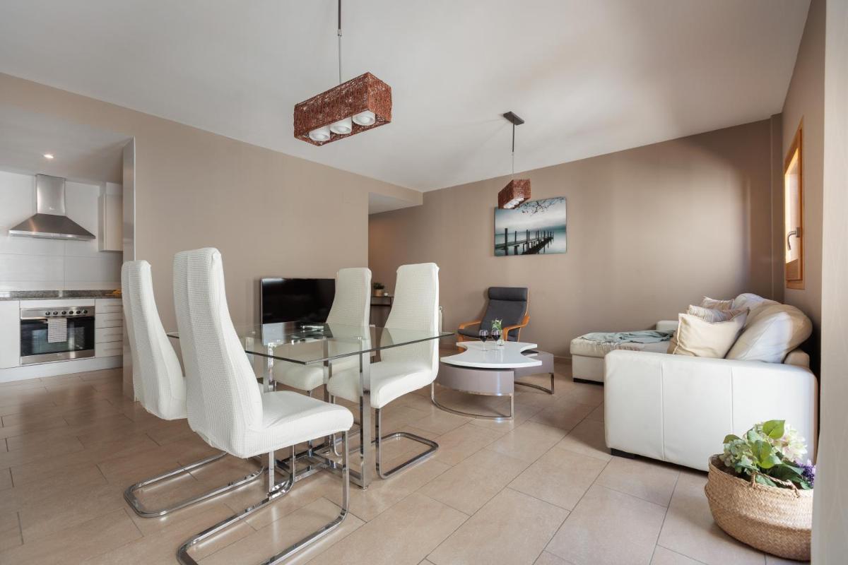 Lets Holidays Mediterranean apartment 3 minutes to the beach 2 - Housity