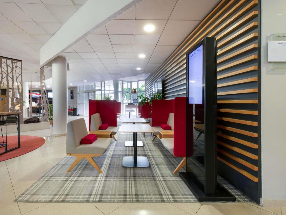 Coin salon dans l'établissement Novotel Senart Golf De Greenparc