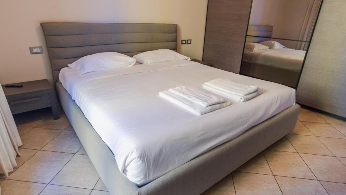 Endless Summer Sirmione - Italian Homing - Housity