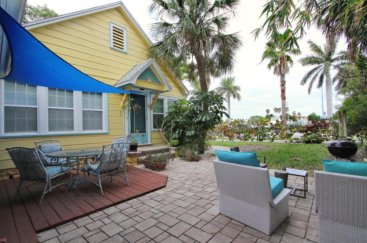 Steps2Beach-Walk everywhere-Bikes & gear Included - Housity