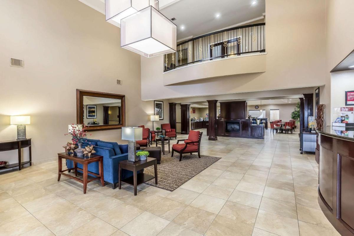 Comfort Suites Houston IAH Airport - Beltway 8 - Housity