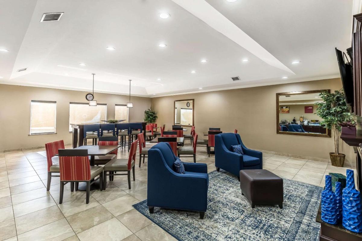 Comfort Suites Houston IAH Airport - Beltway 8 - Housity