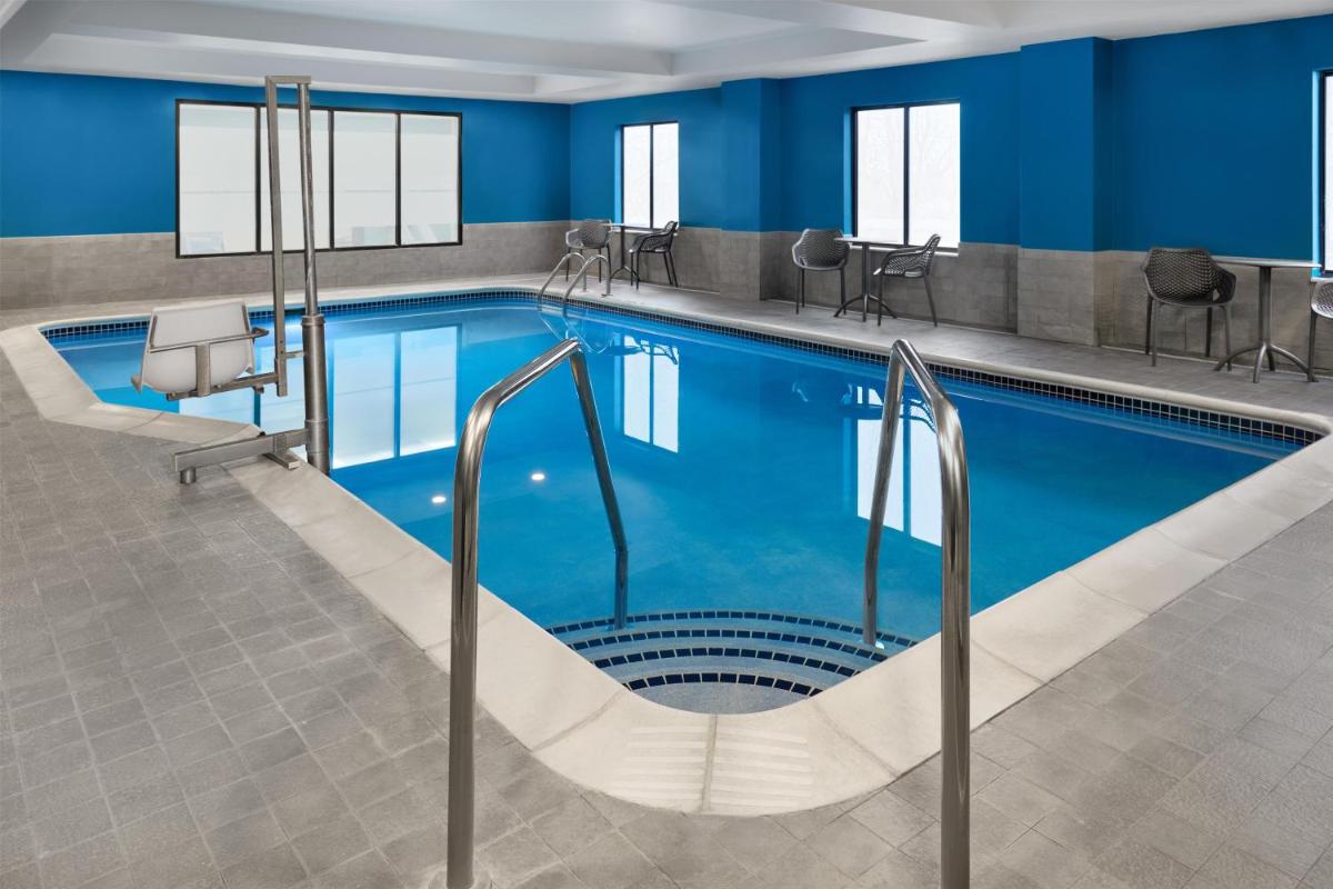 Hampton Inn and Suites Parsippany/North - Housity