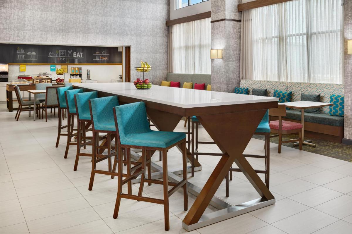 Hampton Inn and Suites Parsippany/North - Housity