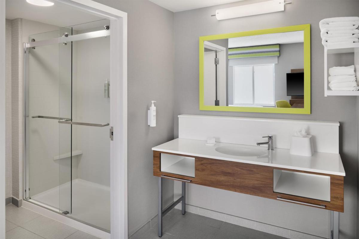 Hampton Inn and Suites Parsippany/North - Housity
