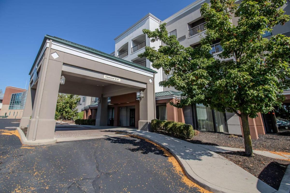 Country Inn & Suites by Radisson, Convention Center - Housity