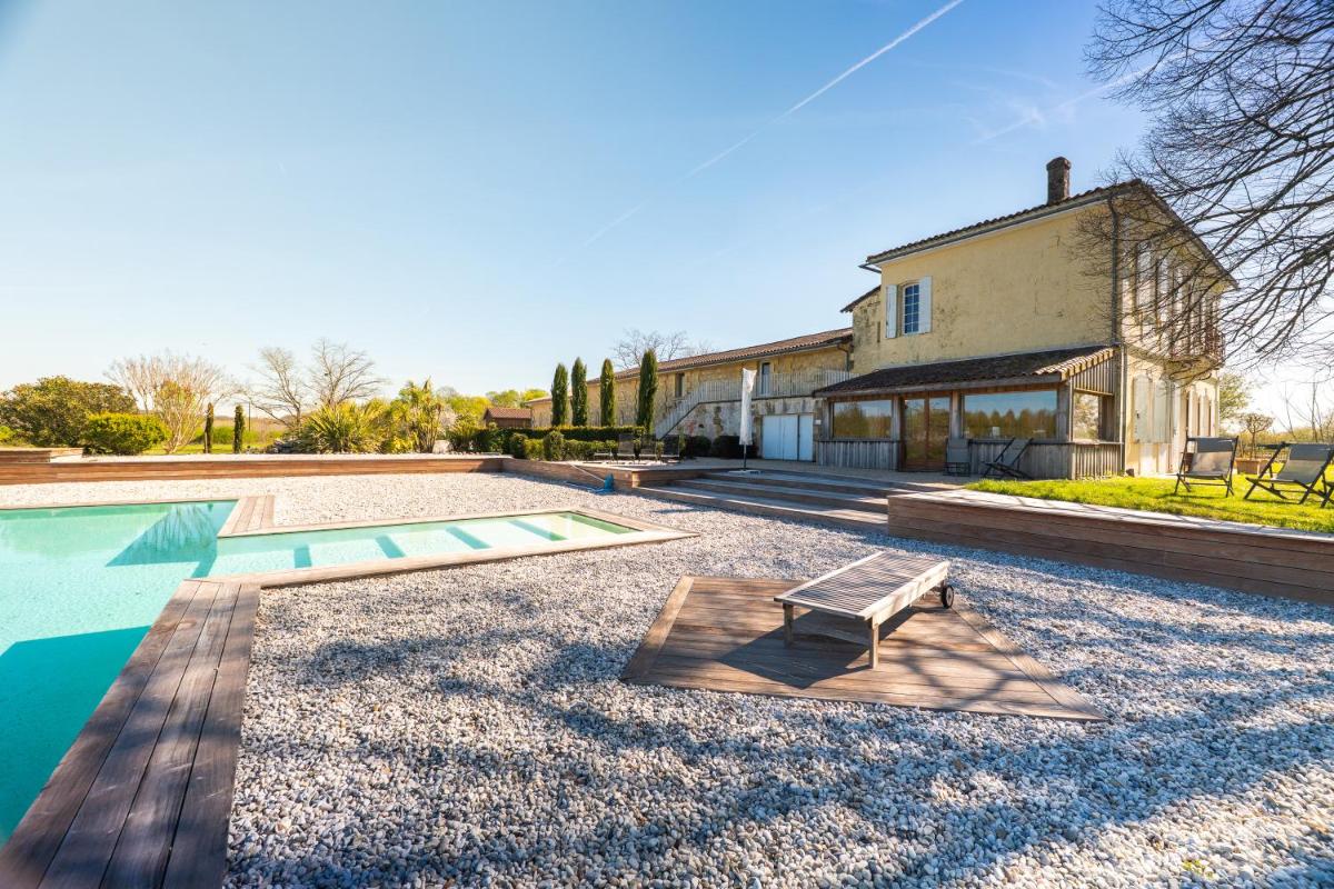 Grand gîte avec piscine MAISON PORT VALADE - Housity