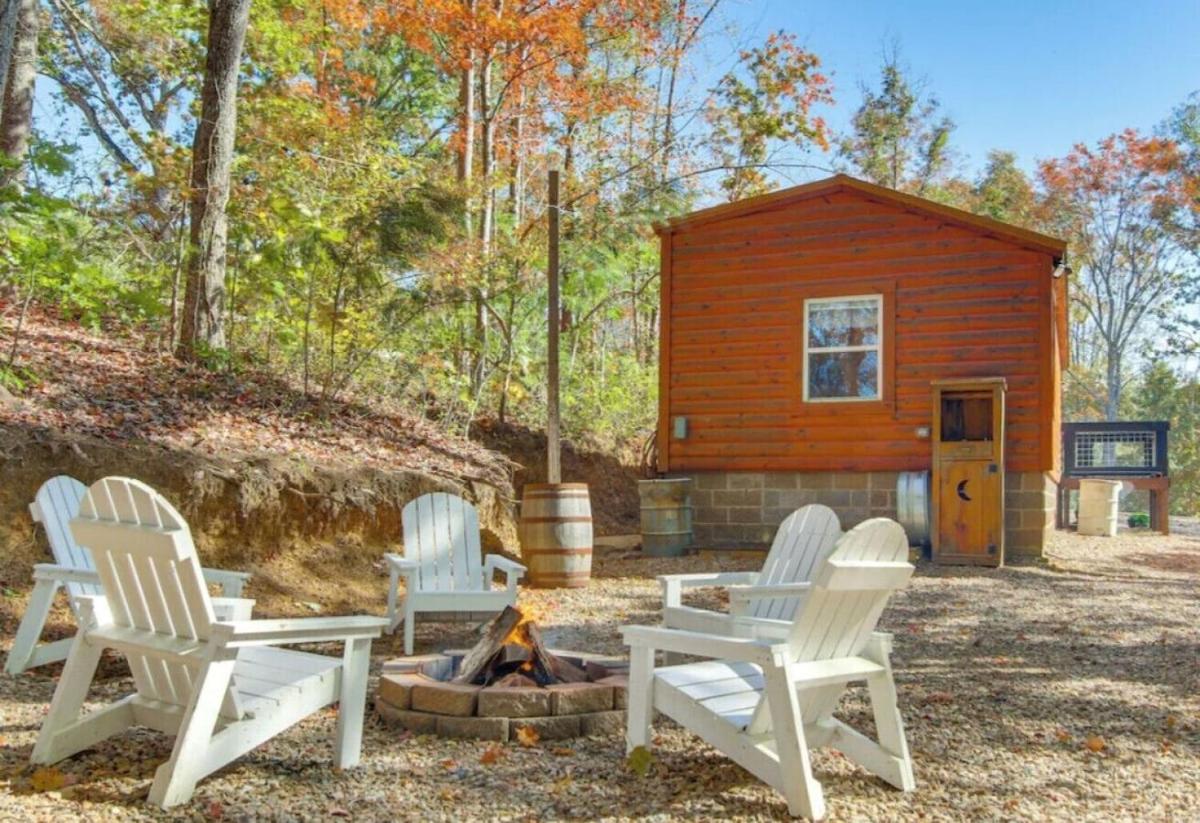 1ACozy Cabin in Cosby 1 King Bed 2 Queen Bunk Beds - Housity