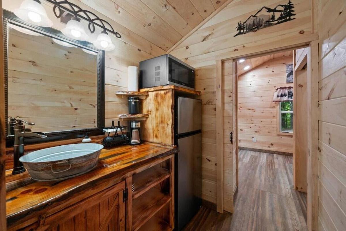 1ACozy Cabin in Cosby 1 King Bed 2 Queen Bunk Beds - Housity