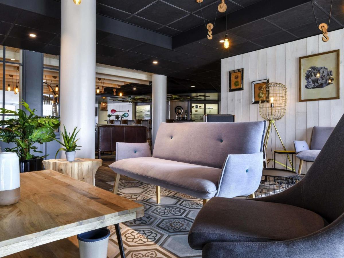 Coin salon dans l'établissement ibis styles La Rochelle Thalasso Chatelaillon