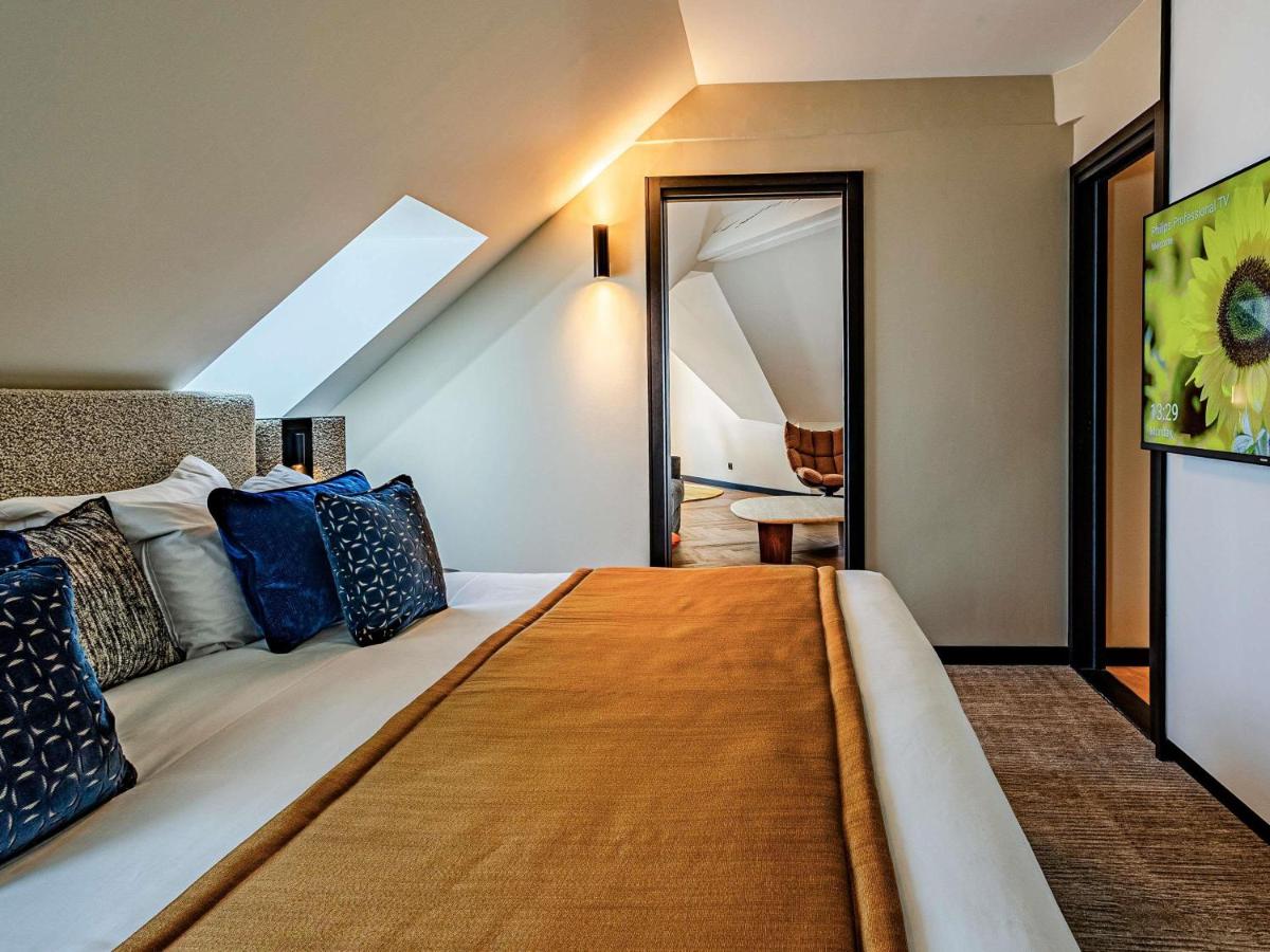 Un ou plusieurs lits dans un hébergement de l'établissement Grand Hôtel La Cloche Dijon - MGallery Collection