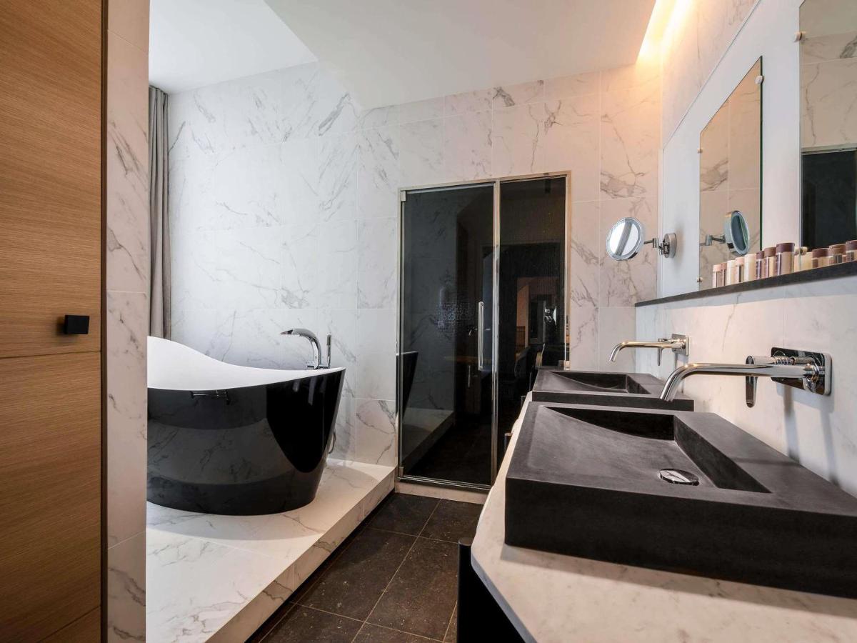 Salle de bains dans l'établissement Grand Hôtel La Cloche Dijon - MGallery Collection
