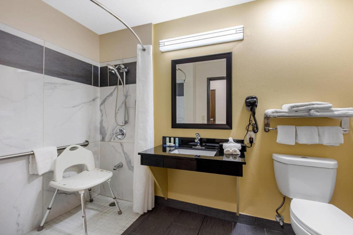Quality Inn Cadiz - Housity