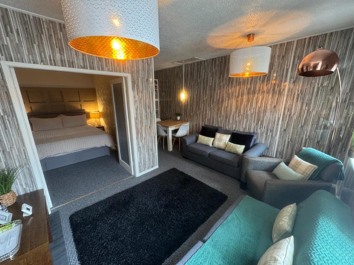 Holywell Apartment - Luxury One Bedroom Apartment - Housity