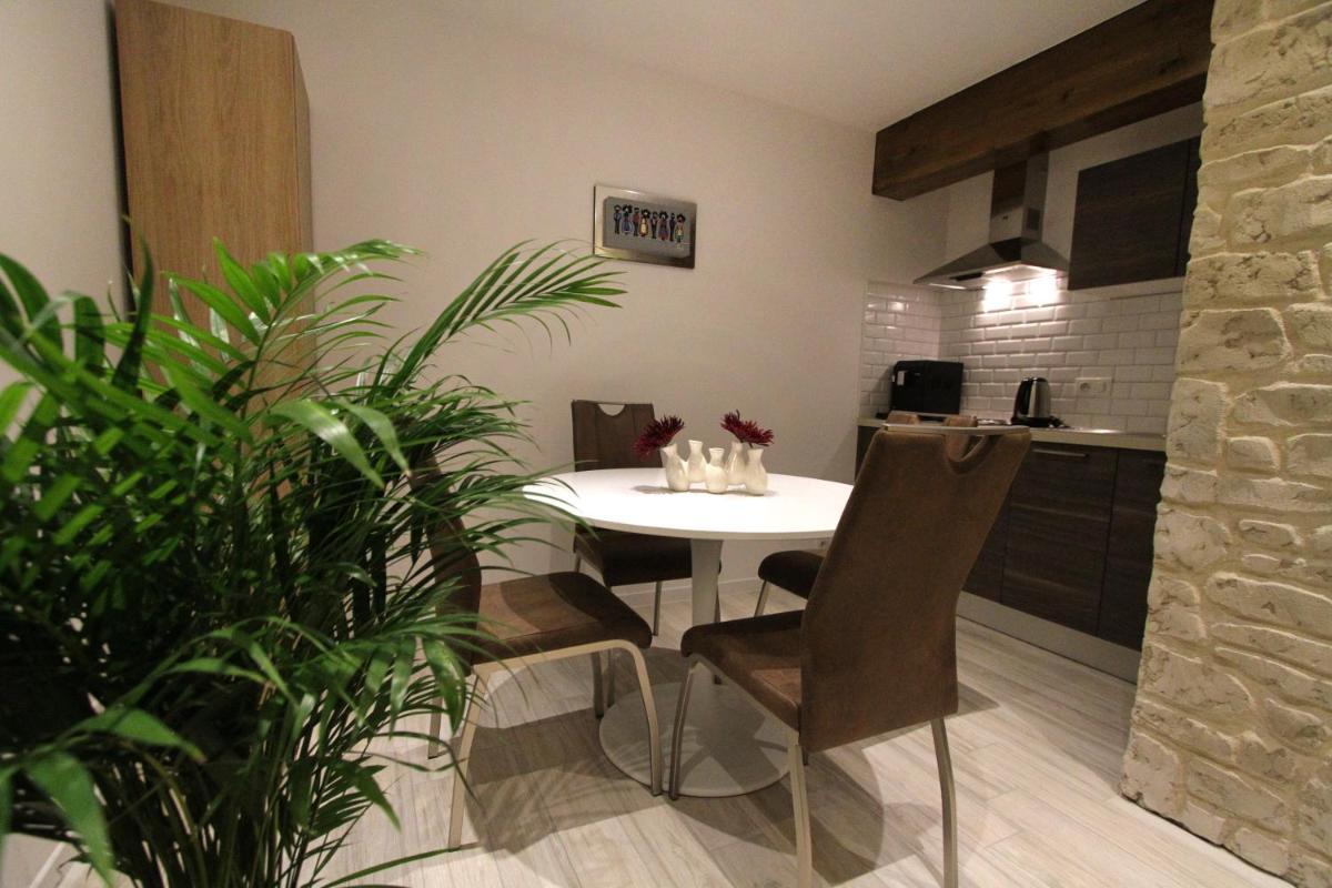 Cuisine ou kitchenette dans l'établissement Le Moulin d'Oscar & Spa - Mulhouse Nord