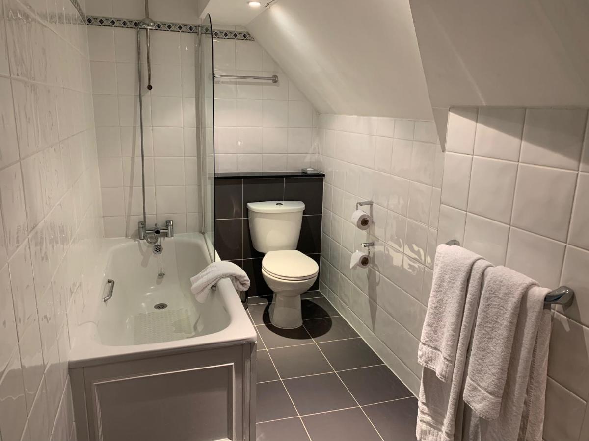 Barons Court Hotel Walsall - Housity