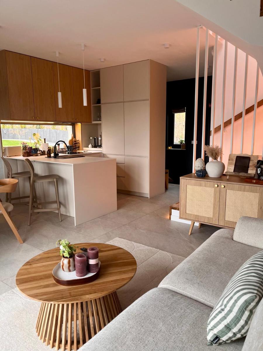 Baranówka - komfortowe domki i apartamenty z balia, sauną, widokiem i ogrodem - Housity