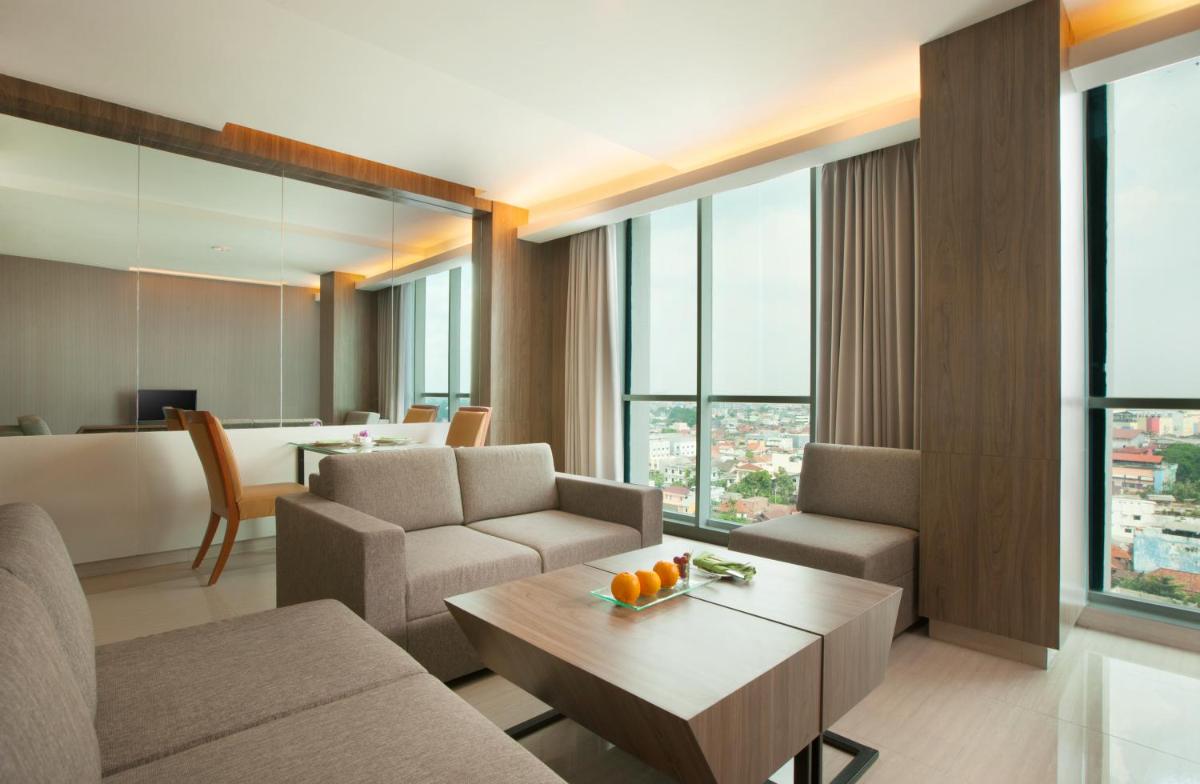 Hotel Santika Radial Palembang - Housity