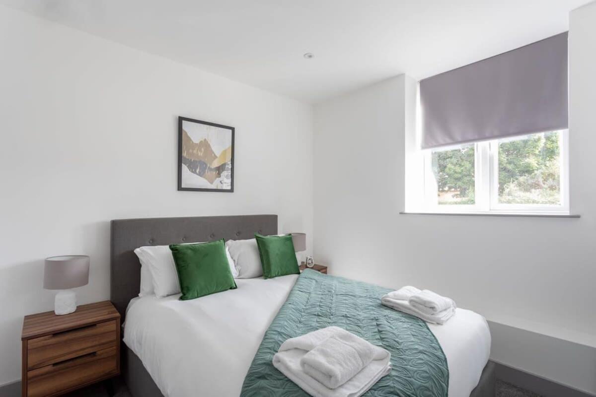 Modern 1 Bedroom Apartment Leeds - Housity