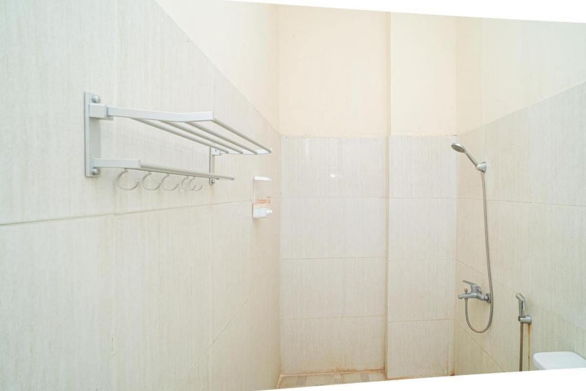 RedDoorz near Universitas Merdeka Malang 2 - Housity