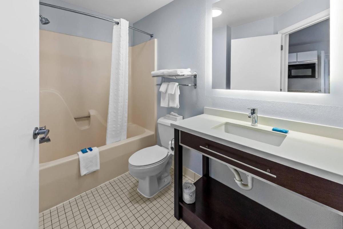 MainStay Suites Cincinnati Blue Ash - Housity
