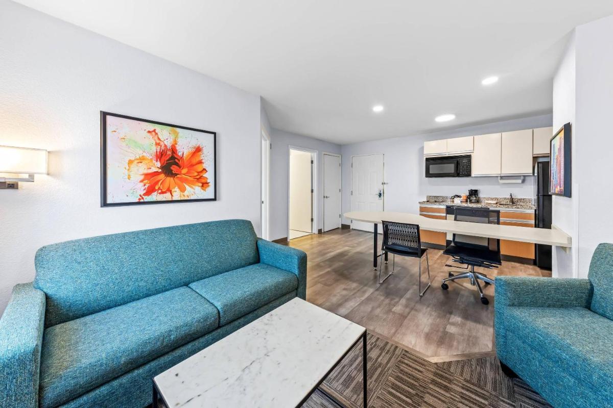 MainStay Suites Cincinnati Blue Ash - Housity