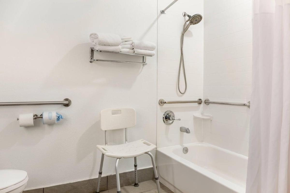 Country Inn & Suites by Radisson, Georgetown, KY - Housity