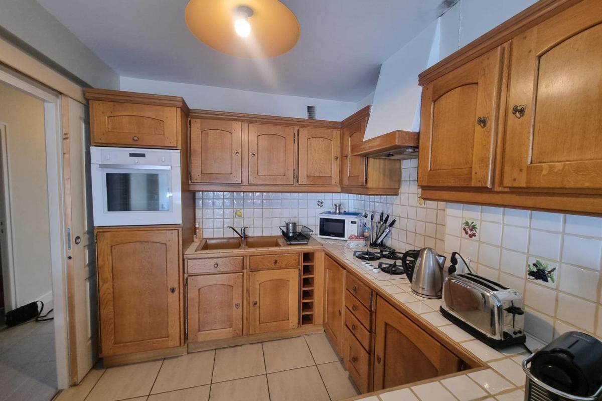 90m apartment with balcony and parking - Housity