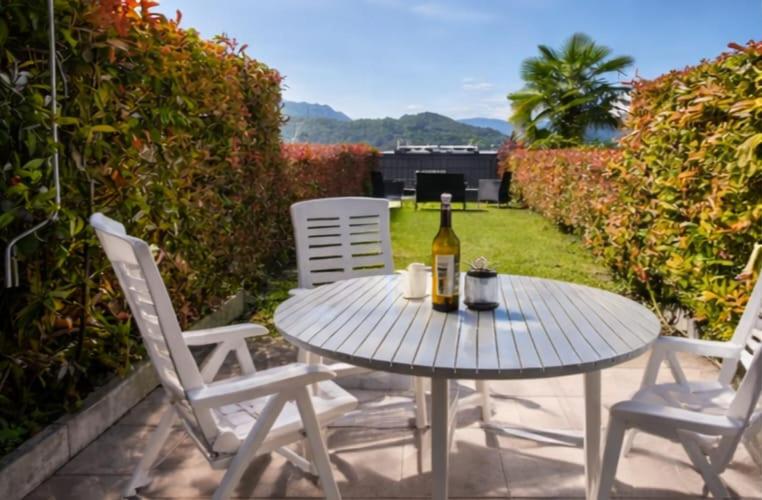 Modern Apartment with Pool & Lake View Luino - Housity